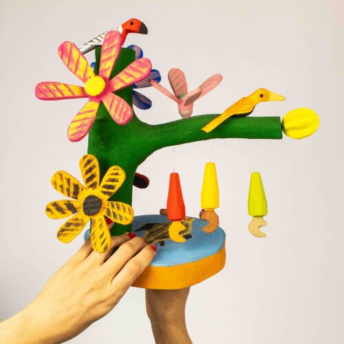 Cajueiro com pássaros de Aline Caju