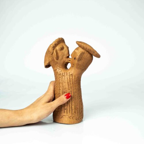 Escultura O beijo de Eroina