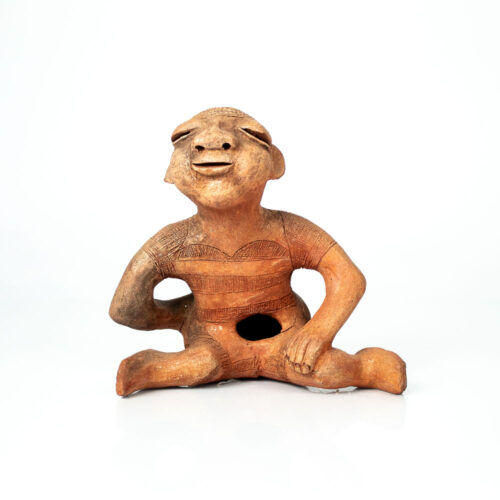Figura sentada de Reinata Sandiba