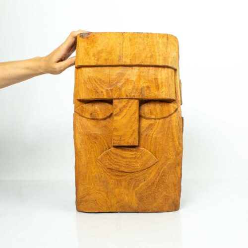 Cabeça totem de Luiz Benício