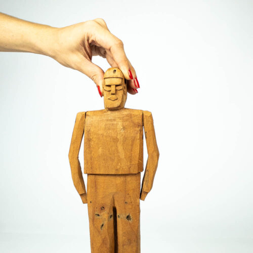 Escultura homem de Luiz Benício